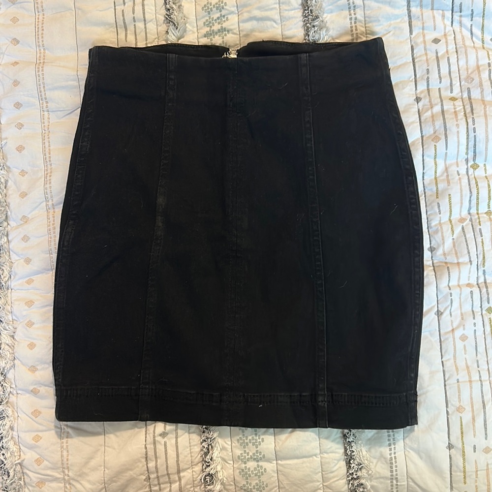 Free people, black, skirt, size 4, and really good condition